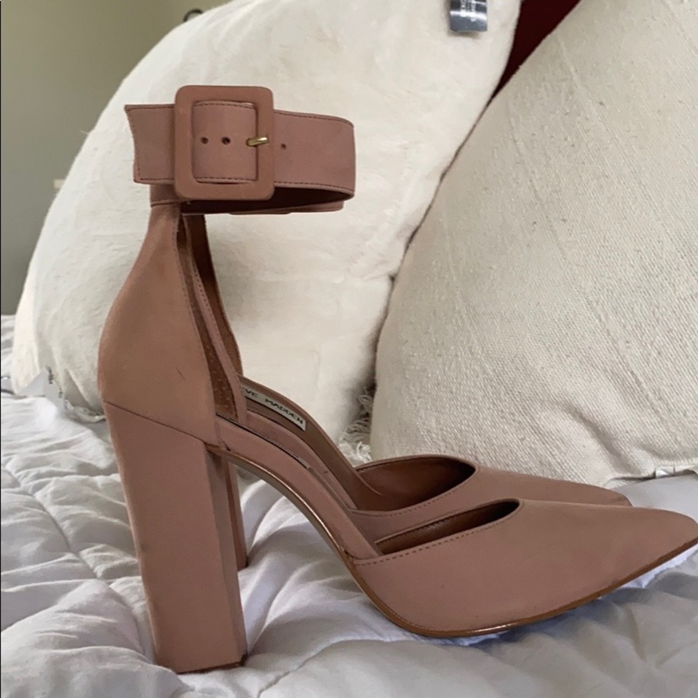 Pink heals - Picture 2 of 3